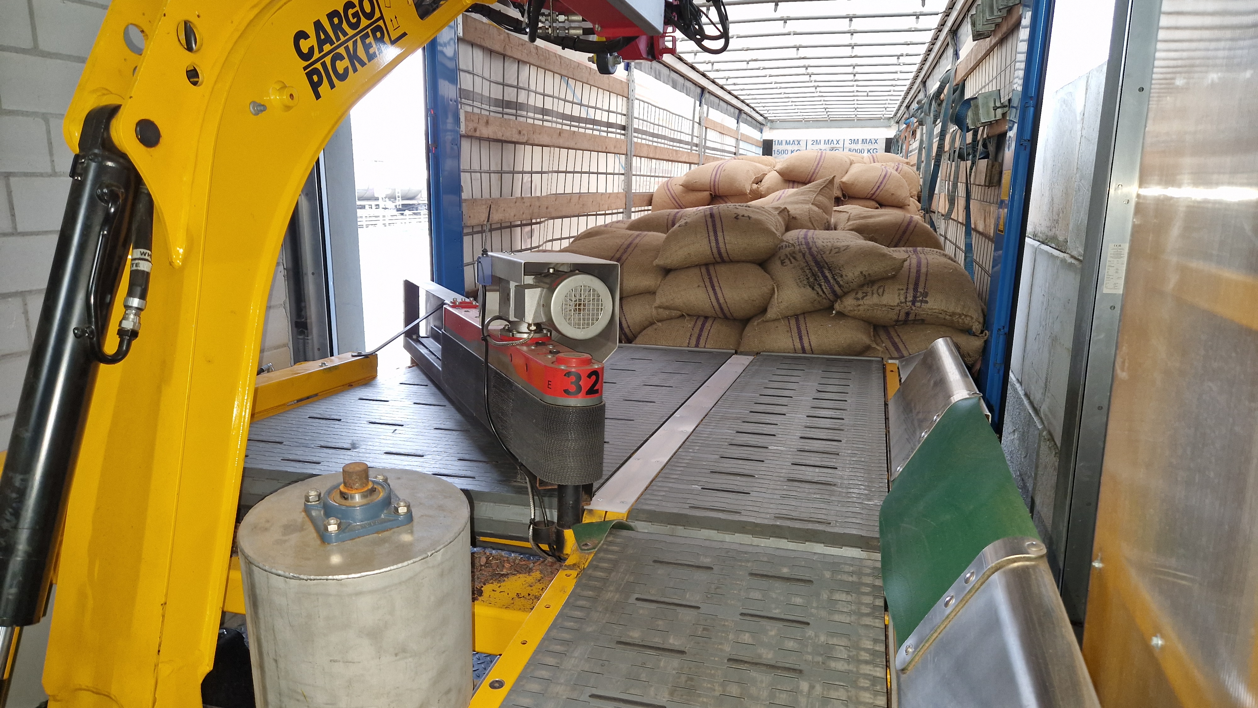 Unloader with experience